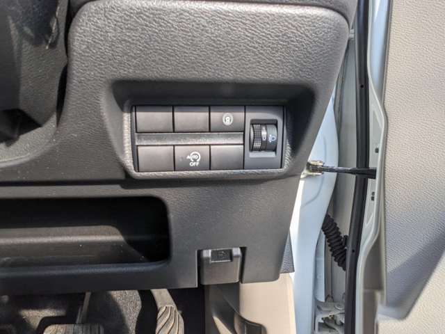 ★アイドリングストップ★燃費向上です☆彡是非お試しください！公共交通機関でお越しの方は最寄り駅までお迎えにあがります。お車でお越しの際は小郡インターから1分ほどとなります★