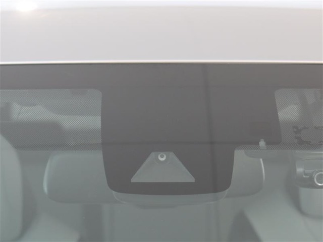 サポカーは、高齢運転者を含めたすべてのドライバーによる交通事故の発生防止・被害軽減対策の一環として、国が推奨する新しい自動車安全コンセプトです。詳しくは販売店スタッフまでおたずねください。