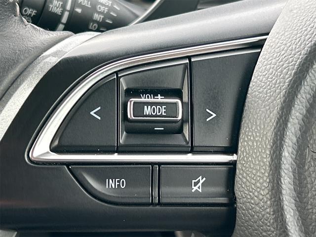 ステアリングには様々なスイッチが付いておりますので運転しながらの操作も楽ちんです♪