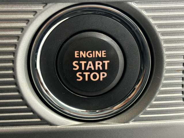 キーレスプッシュスタートシステムです。ブレーキを踏みながらボタンを押すだけでエンジン始動が可能です