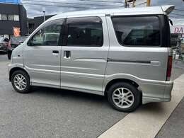 遠方のお客様もご安心ください！全国・登録ご納車可能です！やっぱり直接車を見たいというお客様の代わりに、出来る限りお客様がご自身でお車を見ているように現車を見ながらご説明させて頂きます！
