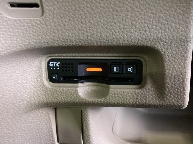 いまや快適なカーライフに欠かせないETCが付いています。
