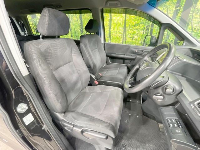運転席シート廻りは使用感も少なく、良好な状態となっています。丁寧に使われていたことがよくわかりますね。