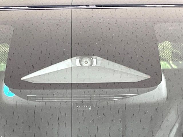 【トヨタセーフティセンス】走行中に前方の車両等を認識し、衝突しそうな時は警報とブレーキで衝突回避と被害軽減をアシスト。より安全にドライブをお楽しみいただけます。