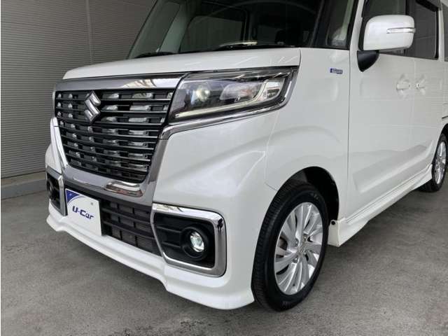 LEDヘッドランプです。十分な明るさを保ちつつも消費電力が少なく、バルブ寿命も長いのが特徴です。瞬時にMAXの光量を発揮するのもLEDならではです。