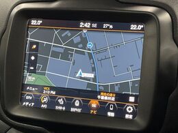 ●純正ナビ:一体感のあるナビは、高級感ある車内を演出してくれます。オーディオ機能も充実しておりますので、運転もより楽しめます♪