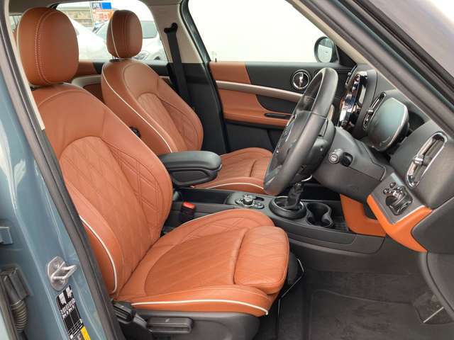 ★車内は剛性の高いピラーとサイドドアビームによって保護されており、万が一の衝突の際にも強固なセーフティを確保します。