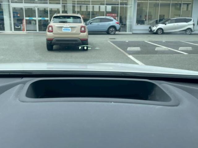 WECARSの展示場では実際に見て、触ってお車をお選びいただけます！知識の豊富な営業スタッフが様々なカーライフをご提案いたします！
