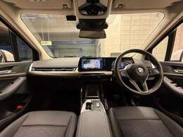 ☆センターパネルを運転席側に僅かに傾けたBMW独特のインパネ☆【駆け抜ける歓び】はここからもスタートしております☆