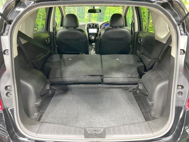 後席を格納すると、これだけの広さが！シーンに合わせたシートアレンジで、大きな荷物も積むことが出来ます♪
