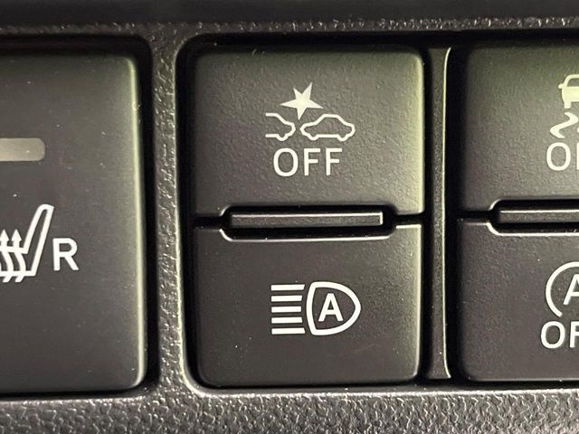 【スマートアシスト】走行中に前方の車両等を認識し、衝突しそうな時は警報とブレーキで衝突回避と被害軽減をアシスト。より安全にドライブをお楽しみいただけます。