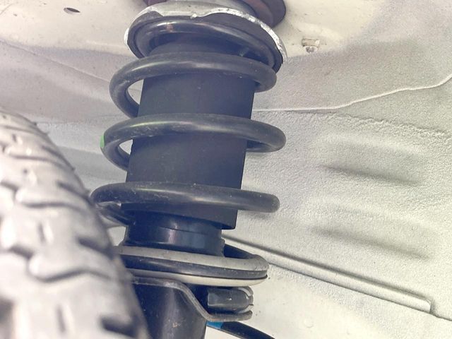 お車を安心してお乗りいただく為には、足回りの定期点検が欠かせません。サービスサポート（有償保証）では無料点検もご提供しており、安心のカーライフをお過ごしいただけるサポート体制が整っています。