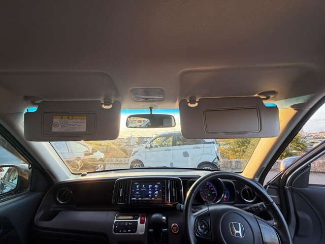 サンバイザーも大きめでサングラスいらず！