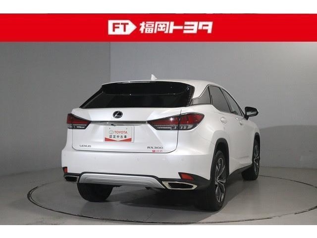 トヨタ認定中古車、評価4。キズ、へこみが少なく全体的に良好です。