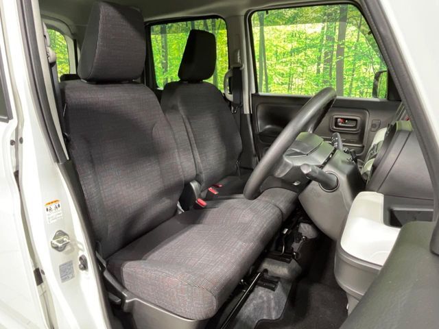 運転席シート廻りは使用感も少なく、良好な状態となっています。丁寧に使われていたことがよくわかりますね。