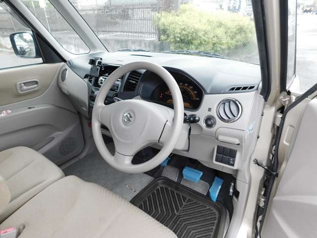 足元スッキリ横の移動が可能です