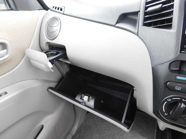 小物入れの収納ボックス付き