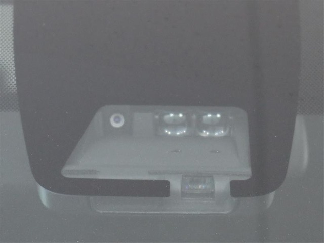 サポカーは、高齢運転者を含めたすべてのドライバーによる交通事故の発生防止・被害軽減対策の一環として、国が推奨する新しい自動車安全コンセプトです。詳しくは販売店スタッフまでおたずねください。