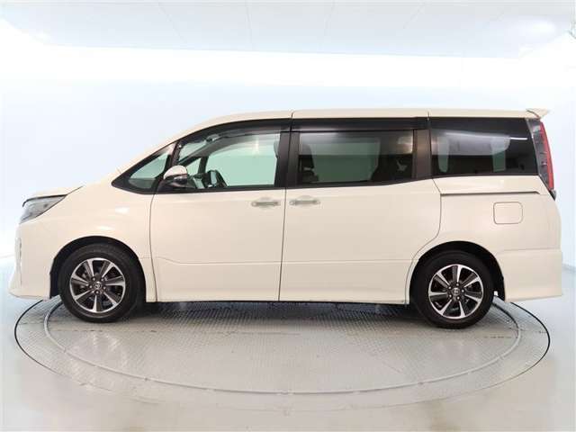 ロングラン保証付き。トヨタのお店で中古車をお買い上げいただいたお客様に安心で快適なカーライフをお約束する。1年間の保証です。