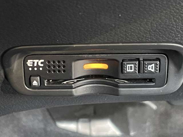 ◆【ETC】有料道路を利用する際に料金所で停止することなく通過できる、ETC車載器（ノンストップ自動料金収受システム機器）が装備されています。セットアップを行うことで利用可能になります。