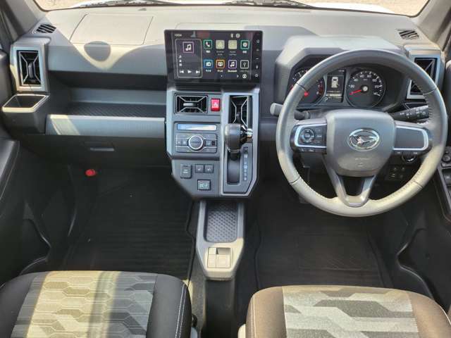視界も広くなっており、足元も広々！とても運転しやすいお車となっております！
