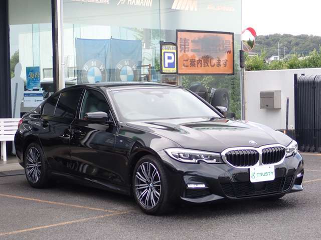 BMW在庫保有台数常時100台以上！ご来店の際はBMW本店（厚木市下荻野140-1）にご来店ください！弊社自慢の全天候型ショールーム！BMW在庫保有台数常時100台以上ございます！