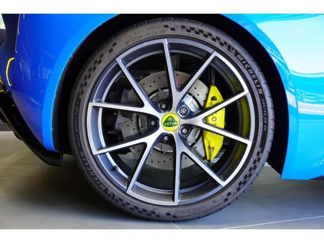 スポーツサスペンション + Michelin Pilot Sport Cup 2 LTSタイヤ（Track）