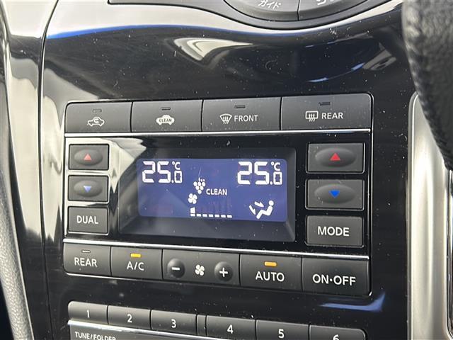 【フルオートエアコン】温度の設定のみで快適な風量やモードなどを自動調整します！コンピューターが設定温度に基づいた適切な空調を行うため、無駄な消費を抑えることができ燃費の向上も期待できます。
