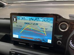 【バックカメラ】駐車時に後方がリアルタイム映像で確認できます。大型商業施設や立体駐車場での駐車時や、夜間のバック時に大活躍！運転スキルに関わらず、今や必須となった装備のひとつです！