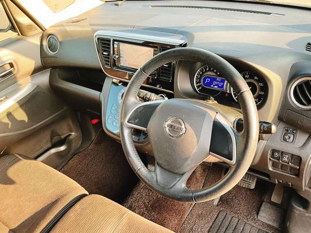 お客様のご予算帯に合わせたお車を常時100台以上取り揃えています！当社のスタッフがお客様のお車選びをしっかりサポートしご提案させていただきます！