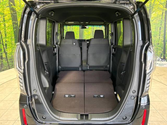 普段のお買い物や通勤、送迎等に十分な荷室スペースを確保しております。セカンドシートを倒すと、大きな荷物の積載も可能です♪