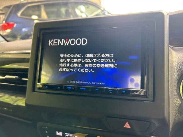 【ナビゲーション】目的地までしっかり案内してくれる使いやすいナビ。Bluetooth接続すればお持ちのスマホやMP3プレイヤーの音楽を再生可能！毎日の運転がさらに楽しくなります！！