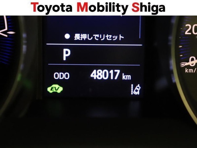 「中古車ハイブリッド保証」付き。ハイブリッド機構を無償で保証します。保証期間は、初度登録年月から10年目まで、または3年間の長い方。ただし累計走行距離が20万Km以内です。