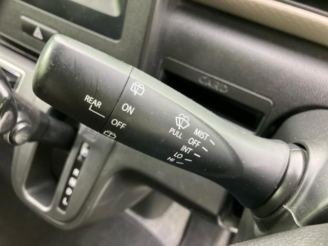 WECARSの展示場では実際に見て、触ってお車をお選びいただけます！知識の豊富な営業スタッフが様々なカーライフをご提案いたします！