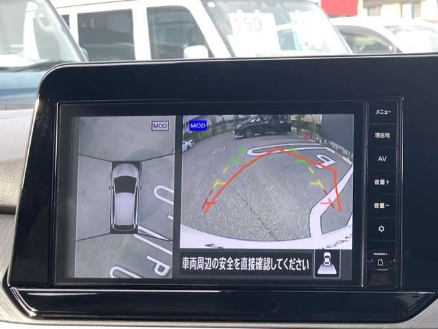 【アラウンドビューモニター装備】　フロント・左右ドアミラー・リヤの4つのカメラにより、車両を真上から見ているような映像をディスプレイに表示します。正確な駐車や取り回しを容易に行うことができます。