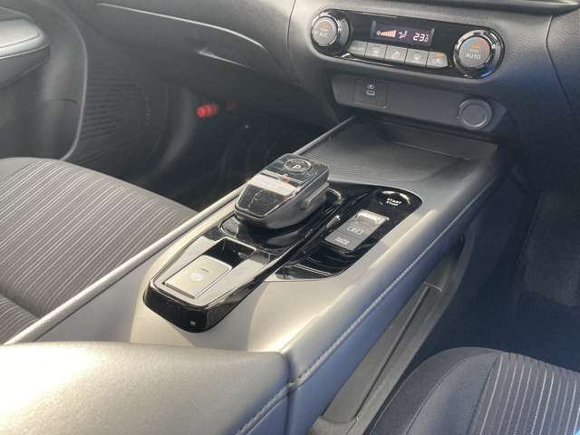 『見て！さわって！ご確認ください！』掲載車へのお問い合わせや現車確認(来店予約）等、ご相談お待ちしております。日産神奈川Carスクエア湘南台　【営業時間　10:00～18:00　定休日　火曜水曜】