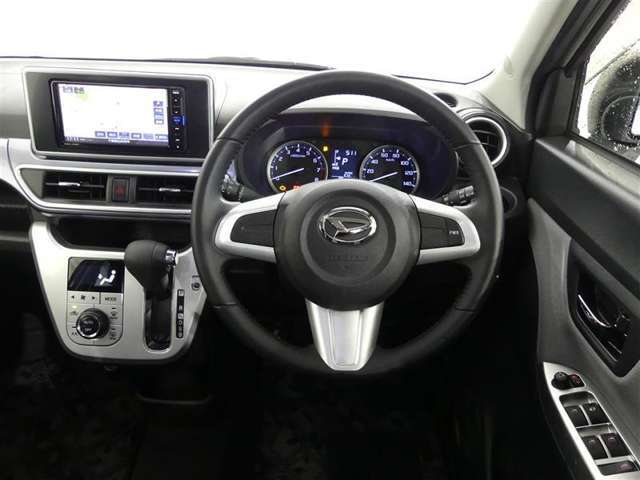 見通しのよいすっきりとした視界で、誰でも運転しやすいです。運転のしやすさは疲れにくさにも繋がりますよ♪