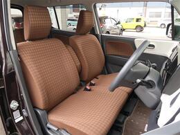 フロントシートキレ等なく色も茶色で可愛いですね。