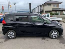 お車の車検・オイル交換・修理・鈑金塗装・ガラス修理・デントリペア・ボディコーティングなども幅広く対応しております。その際は無料で代車を貸し出し致します。車の事は何でもお任せください！