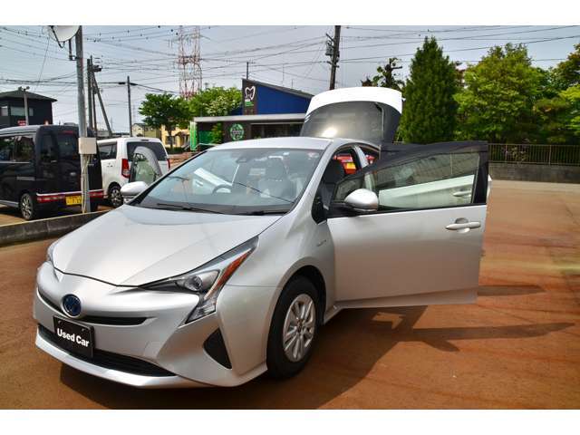 車検、一般修理、鈑金塗装など自社工場にて一括修理できます。