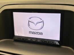 【ナビゲーション】目的地までしっかり案内してくれる使いやすいナビ。Bluetooth接続すればお持ちのスマホやMP3プレイヤーの音楽を再生可能！毎日の運転がさらに楽しくなります！！