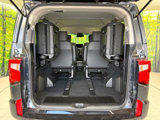 普段のお買い物や通勤、送迎等に十分な荷室スペースを確保しております。セカンドシートを倒すと、大きな荷物の積載も可能です♪