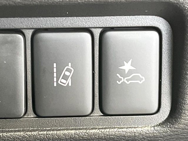【三菱e-Assist】走行中に前方の車両等を認識し、衝突しそうな時は警報とブレーキで衝突回避と被害軽減をアシスト。より安全にドライブをお楽しみいただけます。