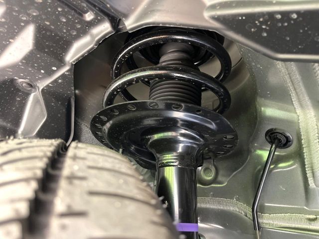 お車を安心してお乗りいただく為には、足回りの定期点検が欠かせません。サービスサポート（有償保証）では無料点検もご提供しており、安心のカーライフをお過ごしいただけるサポート体制が整っています。