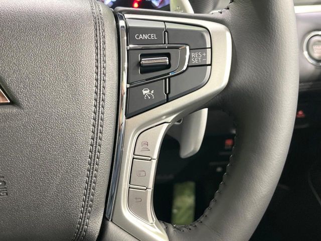 【レーダークルーズコントロール】高速道路での長距離走行が楽に！！自動で速度を保つクルーズコントロールが、衝突軽減システムと連携し、前方の車両を感知して車間を保つように速度調節してくれます！！