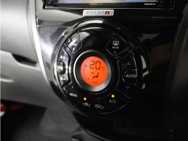 オートエアコンで快適な車内温度を演出してくれます！