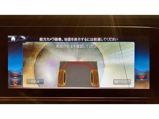 ドアハンドルには握りやすいグリップ形状が採用されています。万一の事故の際など、車内に残された乗員を救出する為、外部からドアを開けやすいようになっています。