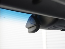 ◆ドライブレコーダー◆映像・音声などを記録する自動車用の装置です。　もしもの事故の際の記録はもちろん、旅行の際の思い出としてドライブの映像を楽しむことができます。