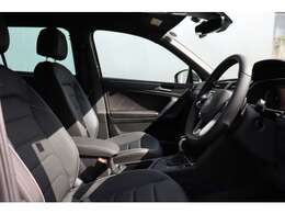 （運転席助手席）安全装備をオプションで追加するのは日本的発想。フォルクスワーゲン車はサイドエアバッグを全車標準で装備しております。