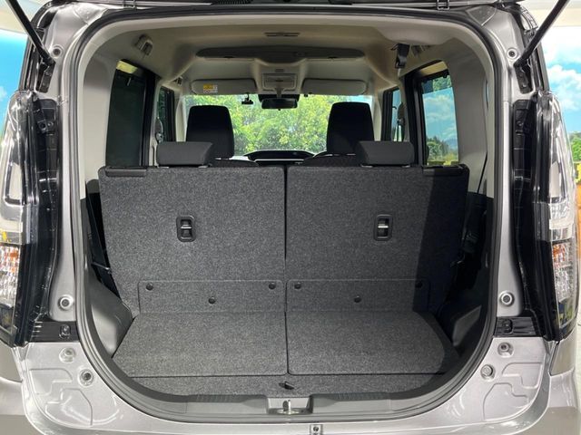 普段のお買い物や通勤、送迎等に十分な荷室スペースを確保しております。セカンドシートを倒すと、大きな荷物の積載も可能です♪